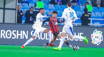 تأثير مباشر.. أكبر 3 فرق تربح من تعادل الهلال مع الرياض